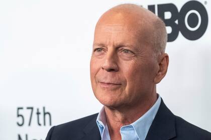 ARCHVO - Bruce Willis en una premiere en Nueva York el 11 de octubre de 2019. Un año después de anunciar que se retiraría de la actuación por padecer afasia, la familia del actor de 67 años dijo en un comunicado que tiene un diagnóstico de demencia frontotemporal. (Foto Charles Sykes/Invision/AP, archivo)