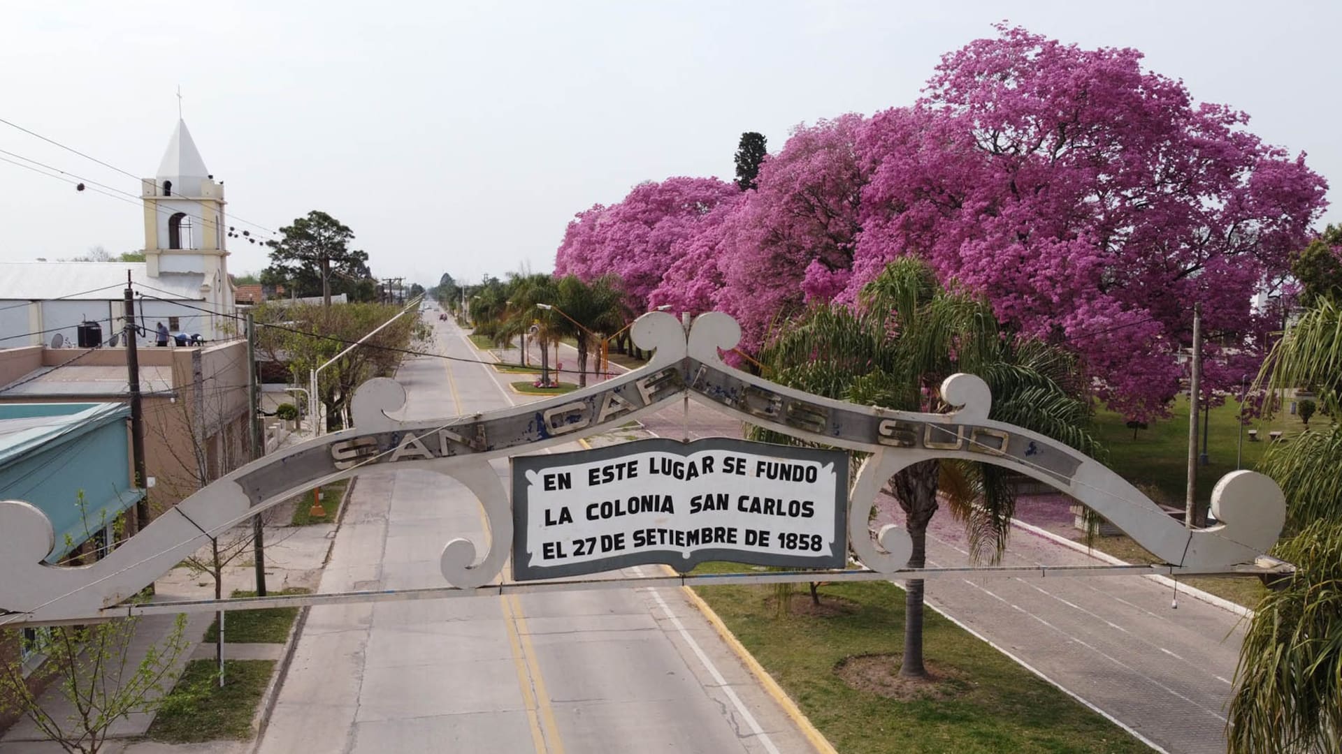 Arco de ingreso de San Carlos Sud, fundado en 1858