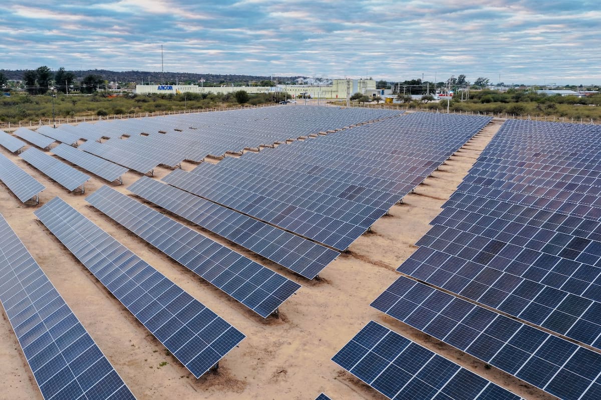 Arcor invirtió US$3,8 millones en el parque solar de Recreo, Catamarca, que abastece a su planta que elabora las gomitas Mogul