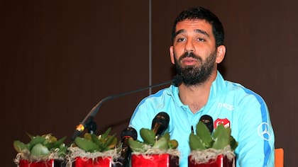 Arda Turan en la conferencia de prensa que dio para anunciar su renuncia a la selección