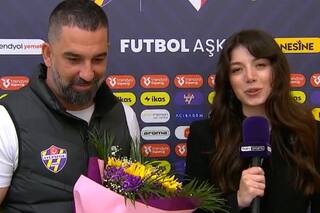 El gesto de Arda Turan con una periodista que dio la vuelta al mundo