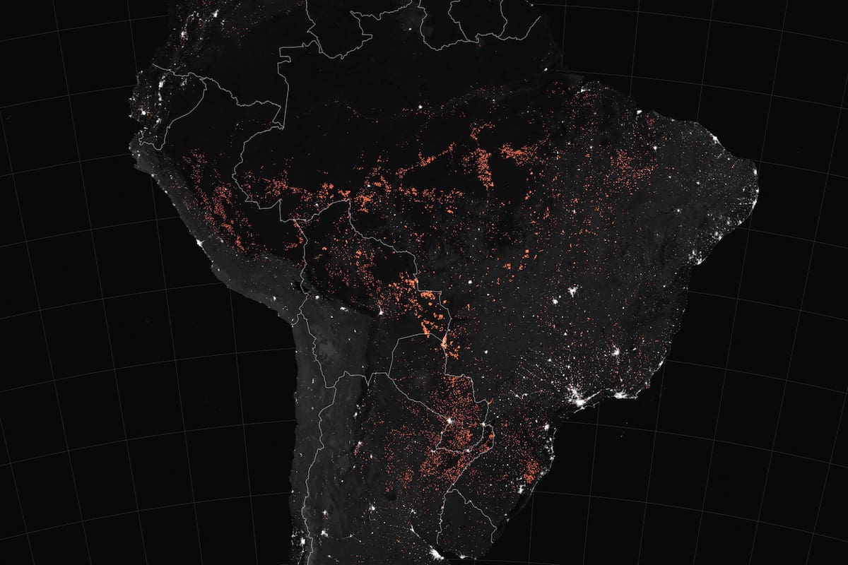 Arde el pulmón del planeta: en tono rojizo, los focos de fuego, registrados por un observatorio de la NASA en esta fotografía satelital correspondiente a la semana última