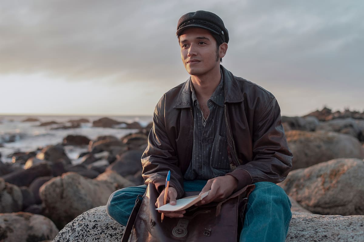 Ardiente paciencia: quién es Andrew Bargsted, el protagonista de la nueva apuesta de Netflix basada en la novela de Antonio Skármeta