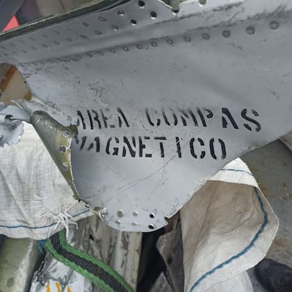 "Área compás magnético" dice una de las inscripciones de los restos hallados por la misión búlgara