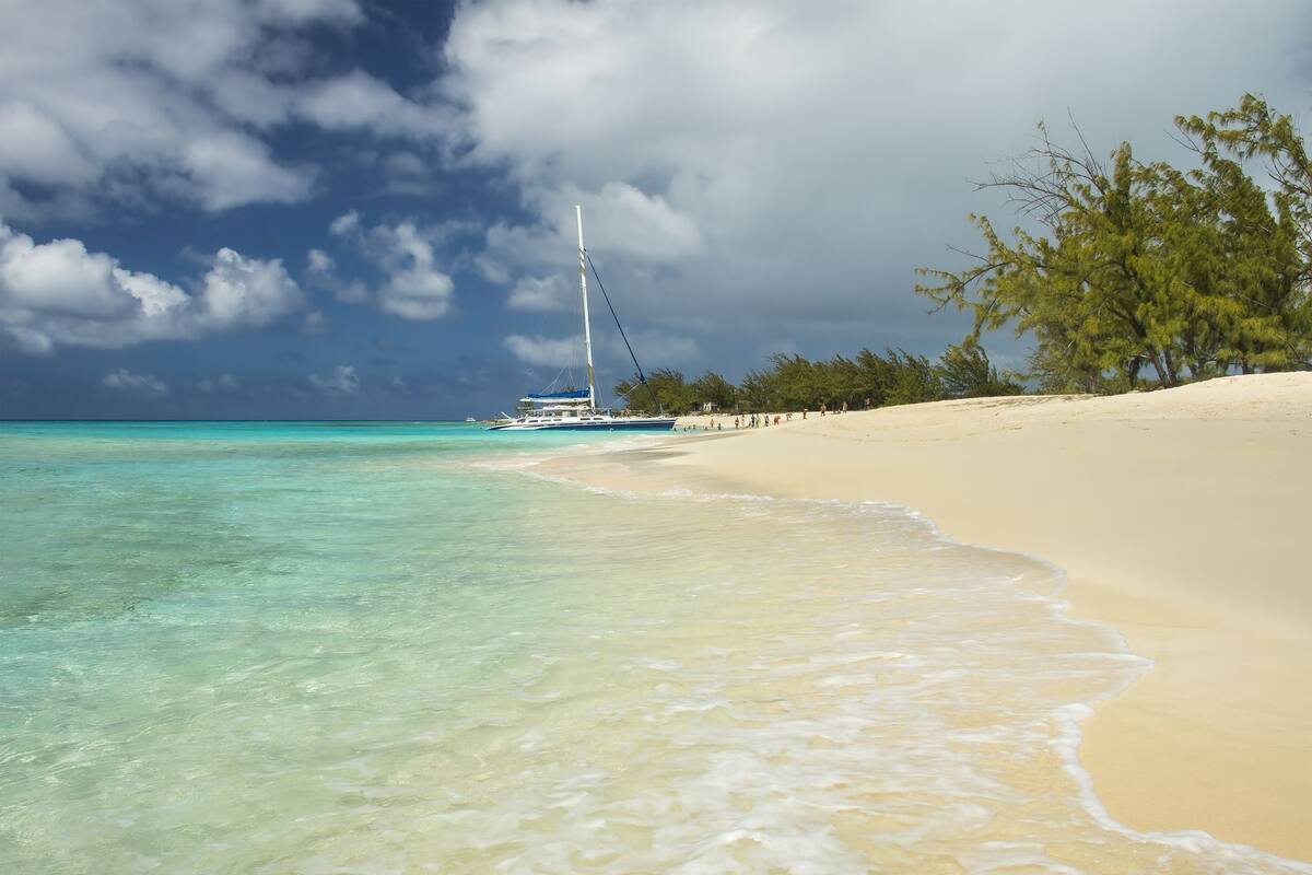 Arenas blancas y un mar transparente en Turks Caicos, el archipiélago que ya no tiene casos de coronavirus y exigirá un test negativo de Covid-19 a los visitantes