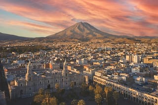 Arequipa, la cuna de Vargas Llosa, recibe a 280 académicos de la lengua española