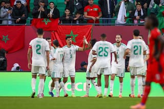 El primer rival de Argentina en el Mundial debutó con lujos, una goleada y el hijo de una leyenda en el arco
