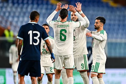 Argelia trituró a Guatemala en Italia con el aporte de Riyad Mahrez, pero la figura de su 9, Amine Gouiri