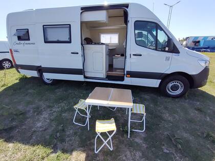 Argencamper alquila Mercedes-Benz Sprinter además de Renault Kangoo equipadas