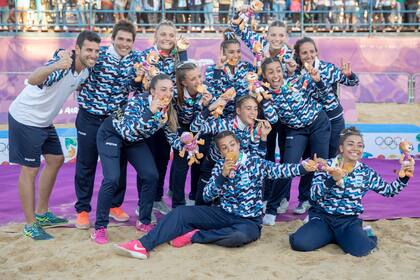 ¡Argentina campeón! El festejo de las chicas del beach handball.