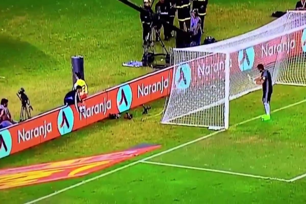 Argentina-Chile: Chiquito Romero les pide a los alcanzapelotas que hagan tiempo