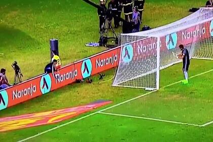 Argentina-Chile: Chiquito Romero les pide a los alcanzapelotas que hagan tiempo