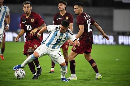 Argentina dominó en la mayor parte del encuentro, pero sobre el final Venezuela lo fue a buscar y llegó al empate a los 99'