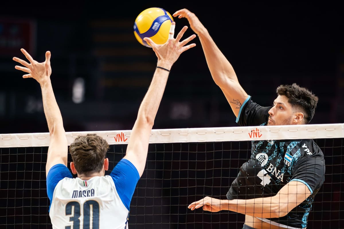 Argentina e Italia se enfrentaron en la primera fecha de la Nations League de vóleibol y la albiceleste se impuso 3-0