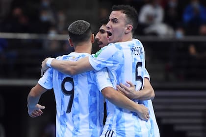 Argentina en la victoria de las semifinales ante Brasil; ahora, quiere coronarse en el Mundial de futsal en Lituania