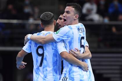 Argentina en la victoria de las semifinales ante Brasil; ahora, quiere coronarse en el Mundial de futsal en Lituania