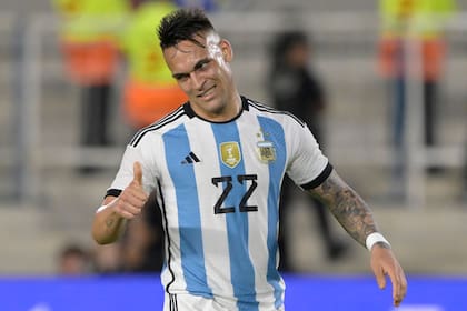 Argentina enfrenta a Ecuador, en el primer partido de las eliminatorias camino al Mundial 2026; Lautaro Martínez es titular