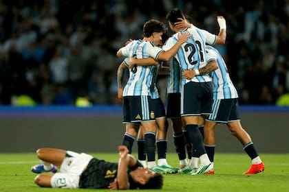 Argentina goleó 4-0 a Bolivia en el Mario Alberto Kempes