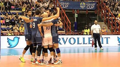 Argentina llevó el partido a un quinto set pero cayó ante Japón