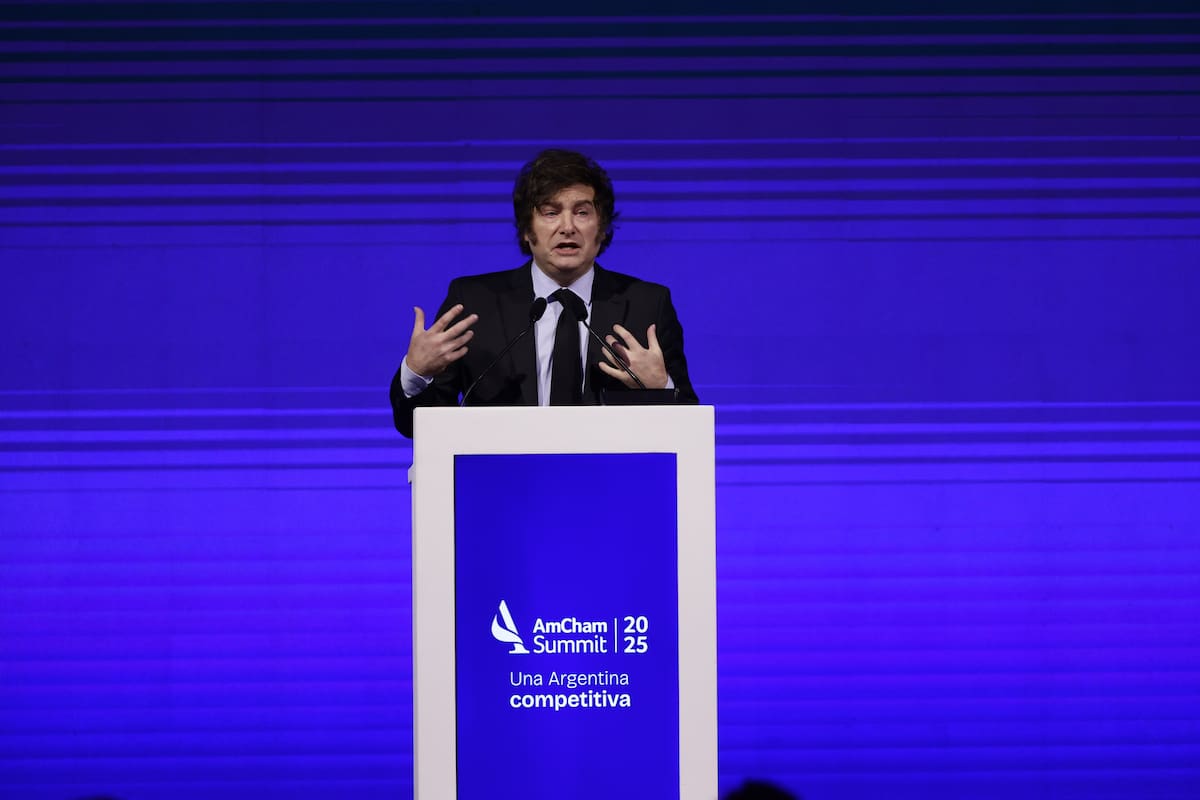 Argentina no debe entregar acciones de YPF mientras se resuelven apelaciones en EEUU