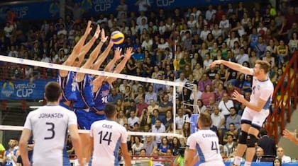 Argentina no pudo y cayó con Italia en Nápoles
