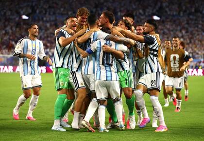 Argentina se metió en octavos, sufriendo de más ante Cabo Verde