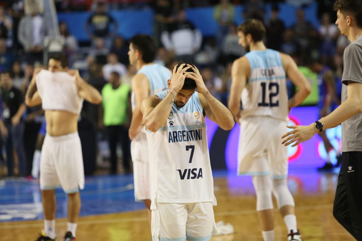 Argentina se quedó afuera del mundial de básquetbol por primera vez en cuatro décadas; Campazzo no puede creerlo