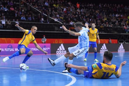 Argentina venció a Brasil en una de las semifinales del Mundial de futsal, en Lituania
