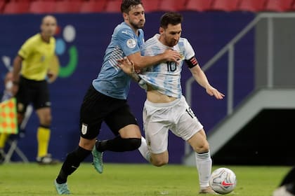 Argentina visitará a Uruguay el viernes, en el duelo que cerrará la fecha 13 de las eliminatorias que comenzará este jueves con cuatro encuentros