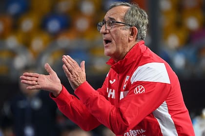 Lino Cervar, el DT de Croacia, quedó abatido: anunció su renuncia tras el partido.