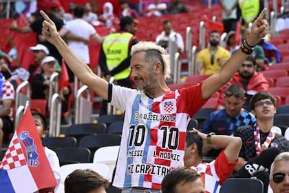 Argentina vs Croacia: ¿cuándo fue la última vez que jugaron en un mundial y cuál fue el resultado? En la foto: Zeljko Buljubasic, un DJ croata que se crió en la Argentina y ahora hincha por las dos selecciones