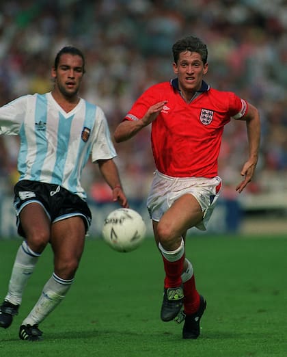 Argentina vs. Inglaterra, en Wembley, un partido inolvidable en 1991: Gamboa contra el goleador Gary Lineker; el equipo de Basile perdía 2 a 0 y empató 2-2 en una gran remontada, con goles del Turco García y Darío Franco