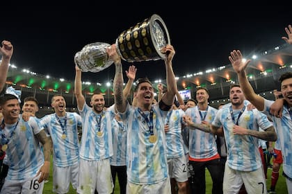 Argentina's Lionel Messi holds the trophy as he celebrates with teammates after winning the Conmebol 2021 Copa America football tournament final match against Brazil at Maracana Stadium in Rio de Janeiro, Brazil, on July 10, 2021. - Argentina won 1-0. (Photo by CARL DE SOUZA / AFP)