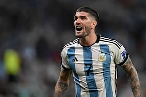 Argentina's midfielder #07 Rodrigo De Paul reacts during the Qatar 2022 World Cup round of 16 football match between Argentina and Australia at the Ahmad Bin Ali Stadium in Al-Rayyan, west of Doha on December 3, 2022. (Photo by MANAN VATSYAYANA / AFP)