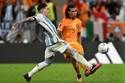 Enzo Fernández se mide con Nathan Ake, en el Mundial