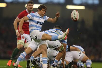 Argentina's scrum-half Gonzalo Bertranou kicks the ball during the Autumn International rugby union friendly match between Wales and Argentina at Principalty Stadium in Cardiff, South Wales on November 12, 2022. (Photo by Geoff Caddick / AFP)
