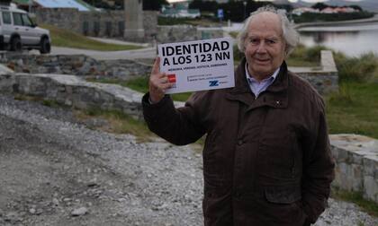 Argentinos en Malvinas: Adolfo Pérez Esquivel y Nora Cortiñas participaron de una misa para acercarse a los isleños
