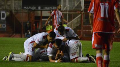 Argentinos festejó ante Atlético Paraná