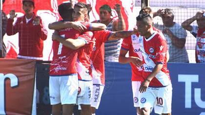 Argentinos ganó en Paraná y sigue líder