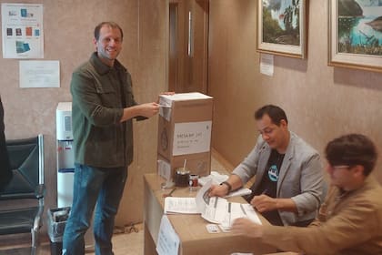 Argentinos votando en Singapur