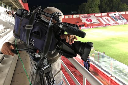 El canal estatal transmitió el partido con imágenes de una productora privada, pero generó la transmisión previa a Argentinos vs. Vélez.
