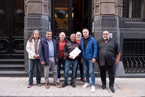La CGT protestó por el endeudamiento familiar y le exigió tres medidas a Caputo
