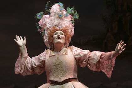 Carla Filpcic Holm como Primadonna-Ariadna en la puesta de la ópéra de Strauss que abre la temporada lírica del Colón