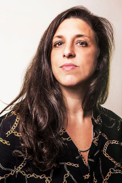 Ariana Harwicz, junto con Daniel Link, coordinará talleres de escritura con los autores seleccionados