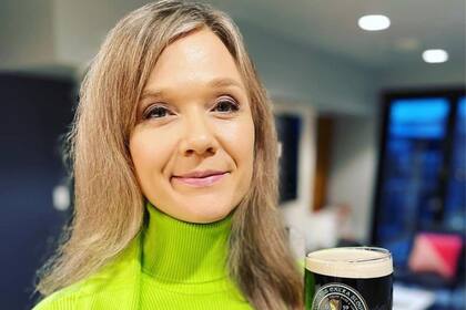 Ariana Richards hoy es una artista con una extensa trayectoria