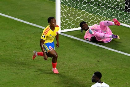Arias convirtió el tanto que lleva a Colombia a los octavos de final del Mundial.