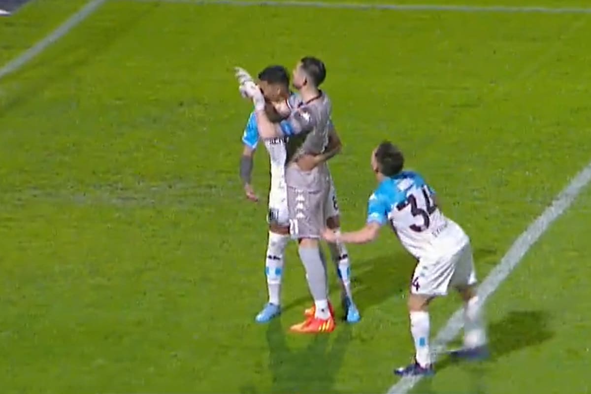 Arias y un gesto obsceno a los hinchas de Platense