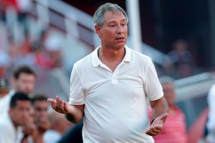 El técnico argentino se indignó por un penal para Curicó Unido