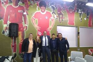 Ariel Farías, Anna Nastri, Stefan Derkum, Massimo Giandomenico y Marcos Gutiérrez, en el estadio Diego Maradona, en La Paternal