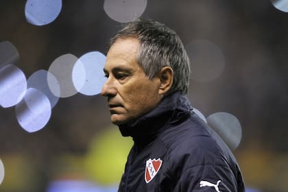 Ariel Holan, en su peor momento como director técnico de Independiente.